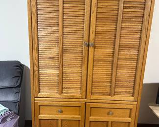 Entertainment center