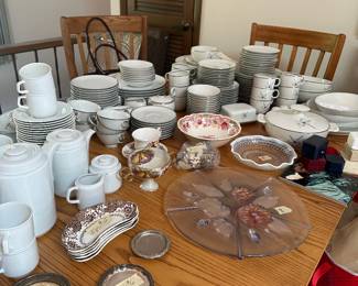 Several sets of china