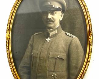 WWI Imperial German Prussian Officer Portrait Photo Iron Cross Gilt Oval Frame