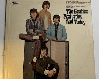The Beatles Yesterday and Today Mono LP Vinyl T-2553 Capitol Rainbow Label