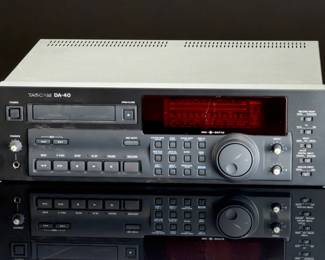 Tascam DA-40 Professional DAT Studio Recorder Player Digital Audio Tape Deck