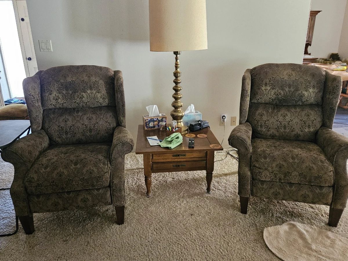 2 recliners