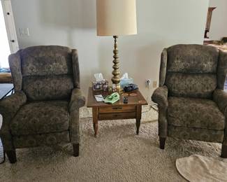 2 recliners