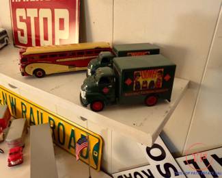 Lionel ERTL 1950's Trucks