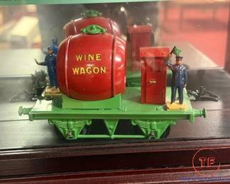HORNBY Single Wine Barrel with Brakeman's Hut