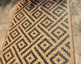 GENIMO Outdoor Rug, Black & Brown Diamond Pattern, Reversible Polypropylene