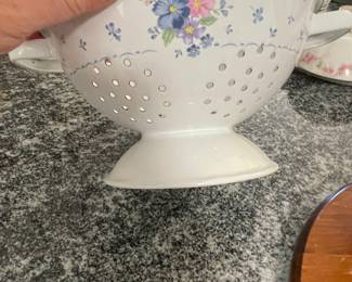 Vintage M. Kamenstein Enamelware Floral Colander
