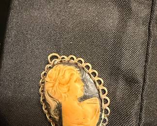 Vintage Shell Cameo Brooch with Scalloped Edge Frame
