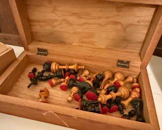 Vintage Staunton-Style Wooden Chess Set in Folding Board Box