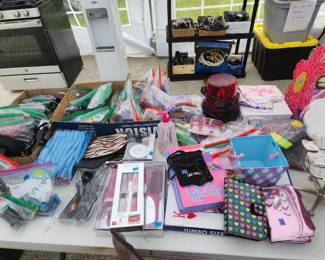 Beauty supplies, Hair ties/bows/barrets/scrungies/bands, sunglasses