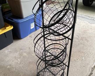 Wire basket storage rack