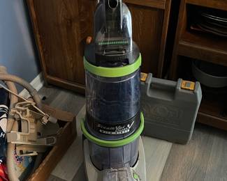 Carpet shampooer