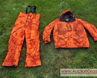 1 Cabelas Silent Suede Blaze Orange ZONZ Woodlands XL regular jacket with a pair of matching size large bibs