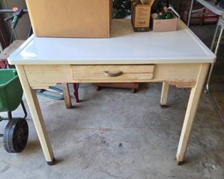 Nice Porcelain top Kitchen table