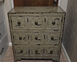 Neat older small chest with 3 draws