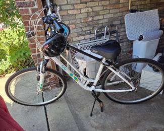 Sweet LIV Ladies Bike, Excellent condition!