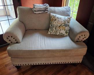 Nice large matching Settee