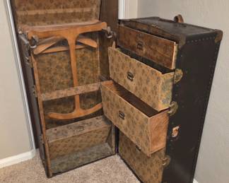 Antique Traveling Truck (Inside)