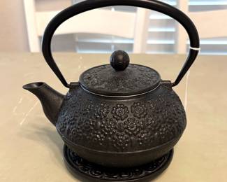 TETSUBIN CAST IRON TEAPOT WITH TRIVET.  FLORAL MOTIF.