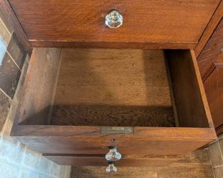 Antique Quarter-Sawn Oak Chifferobe
