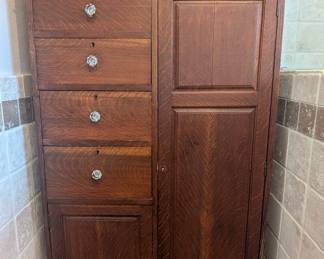 Antique Quarter-Sawn Oak Chifferobe
