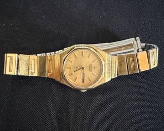 Seiko Quartz Day-Date Gold Tone Watch