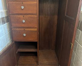 Antique Quarter-Sawn Oak Chifferobe