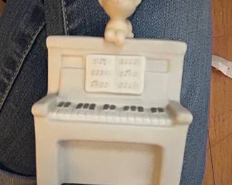 Precious Moments 'Little Kitten on Top' Piano Music Box Figurine