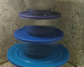 Pyrex Sculptured Glass Mixing Bowl Set