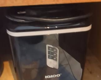 Igloo 26 lb. Automatic Self-Cleaning Ice Maker, Black