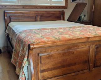 Traditional Queen Sleigh Bed