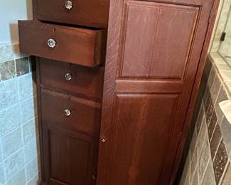 Antique Quarter-Sawn Oak Chifferobe/Wardrobe