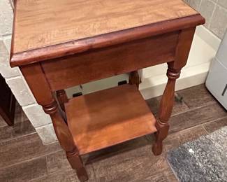 Ethan Allen Heirloom Maple Nutmeg Colonial Early American Tiered Nightstand