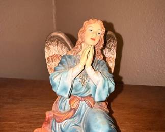 O'Well Vintage Kneeling Angel Figurine