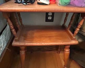 Vintage Ethan Allen Baumritter Two-Tiered Spindle Leg Side Table