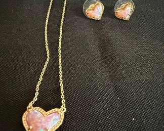 Kendra Scott Ari Heart Necklace and Earrings Set in Pink Iridescent Glitter Glass