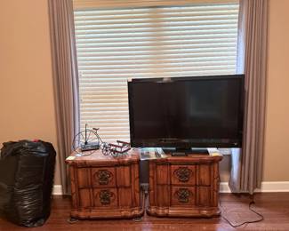 pair La-Z-Boy end tables