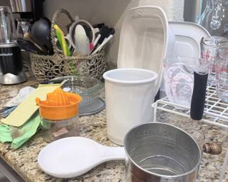 Nice amount of kitchen gadgets