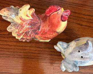 CIC China Rooster and Hen Salt and Pepper Shakers