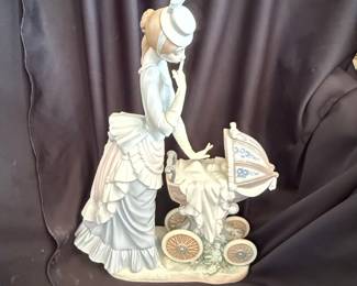 Lladro 'Baby's Outing' Figurine #4938