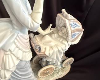 Lladro 'Baby's Outing' Figurine #4938