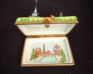 Limoges France Peint Main "Artist Painting the Eiffel Tower" Trinket Box