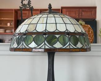 Tiffany Style Stained Glass Table Lamp