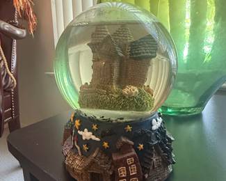 Celebrate Together Halloween Haunted House Shimmer Snow Globe