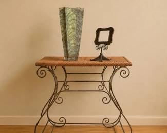 26 VintageWickerIronConsoleTableVasePhotoFrame
