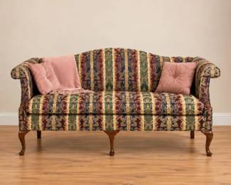 150 MichaelThomasQueenAnneCamelbackSofawPillowsSet