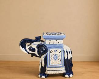 27 VintageChinoiserieBlueWhiteCeramicElephantStand