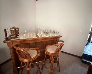 Beautiful bar with 2 barstools 