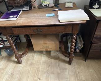 1900 TABLE OR DESK
