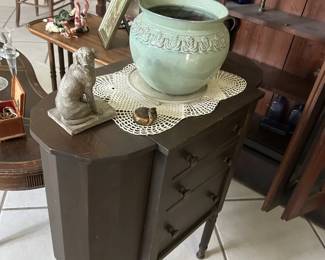 Sewing cabinet